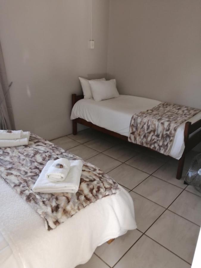 Swartberg Guest House Каледон Екстериор снимка