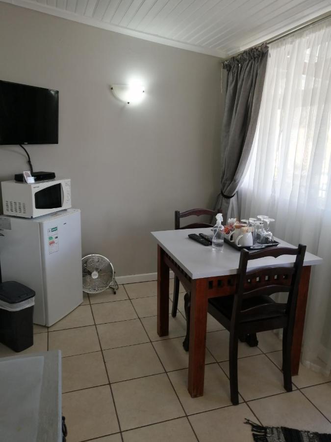 Swartberg Guest House Каледон Екстериор снимка
