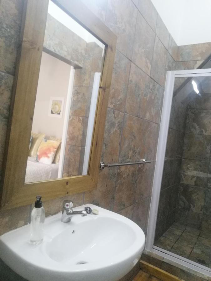 Swartberg Guest House Каледон Екстериор снимка