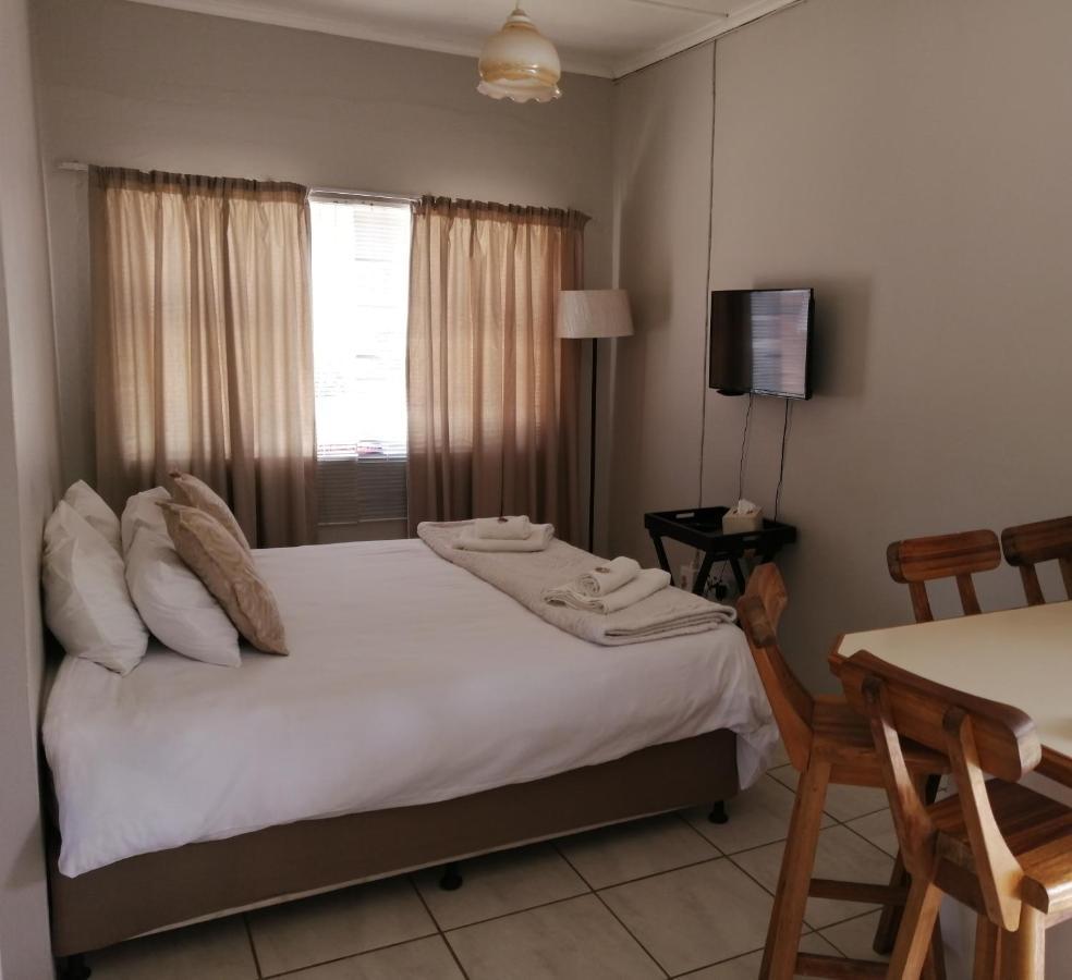 Swartberg Guest House Каледон Екстериор снимка