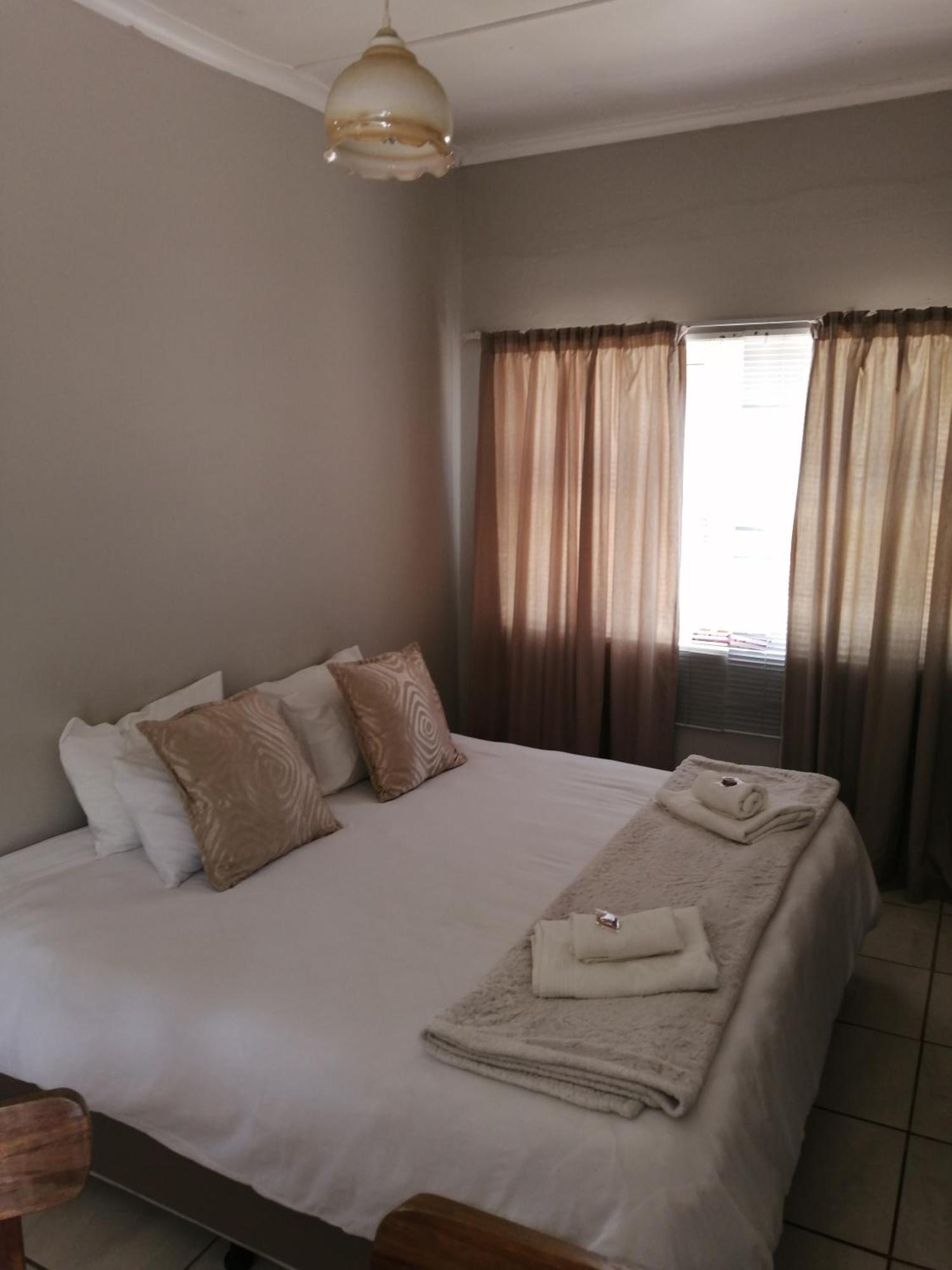 Swartberg Guest House Каледон Екстериор снимка